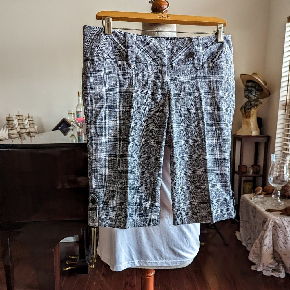 Sloosh Plaid Bermuda Pant    Sz 7